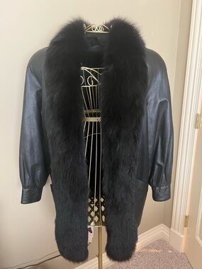 Source Unknown Black Leather Jacket with Black Fur Trim